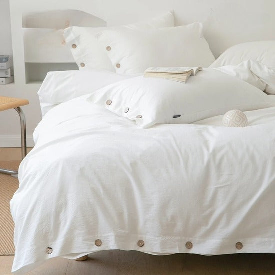 housse de couette coton blanche sur un lit, autre angle