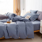 housse de couette coton bleu sur un lit, autre angle