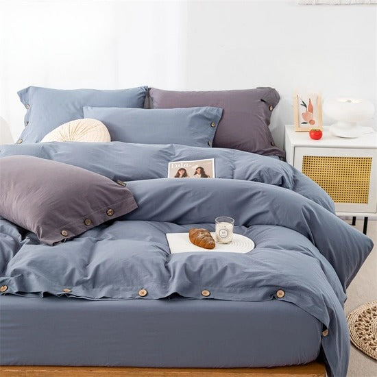 housse de couette coton bleu sur un lit