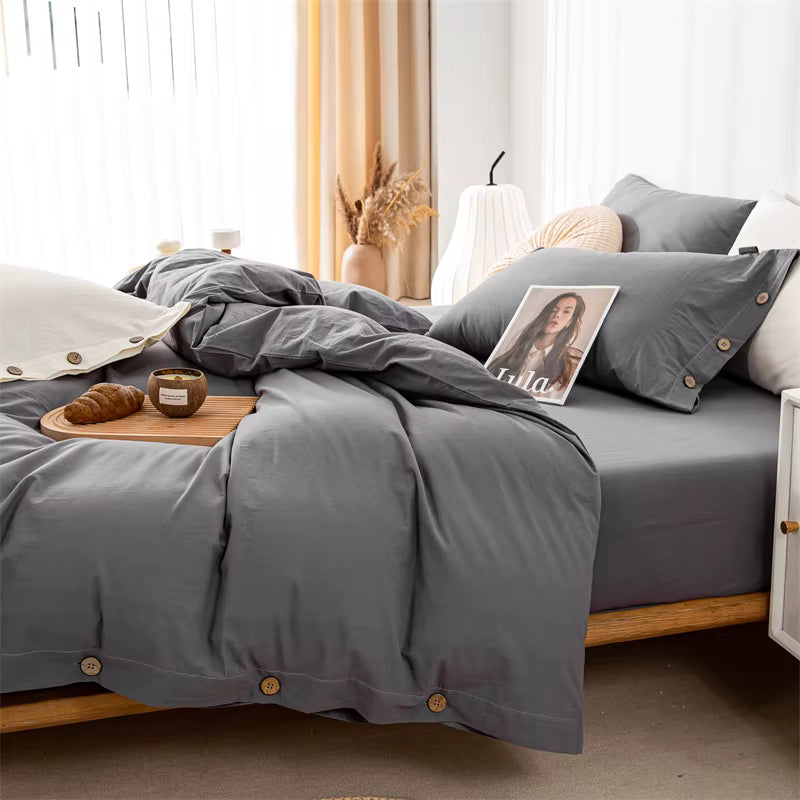 housse de couette coton grise sur un lit