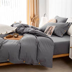 housse de couette coton grise sur un lit