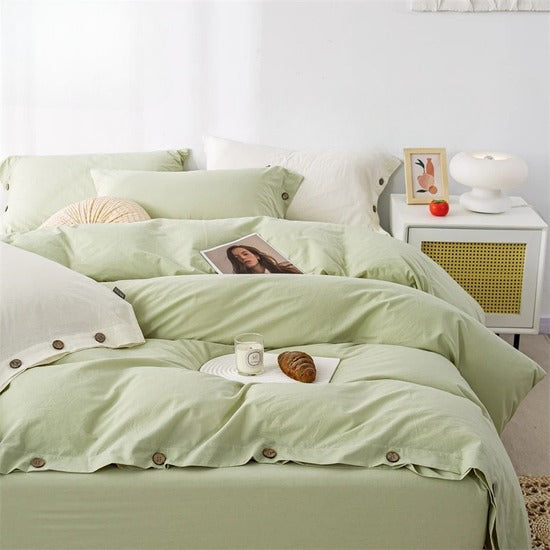 housse de couette coton vert clair sur un lit