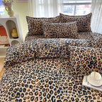 housse de couette fille motif léopard sur un lit