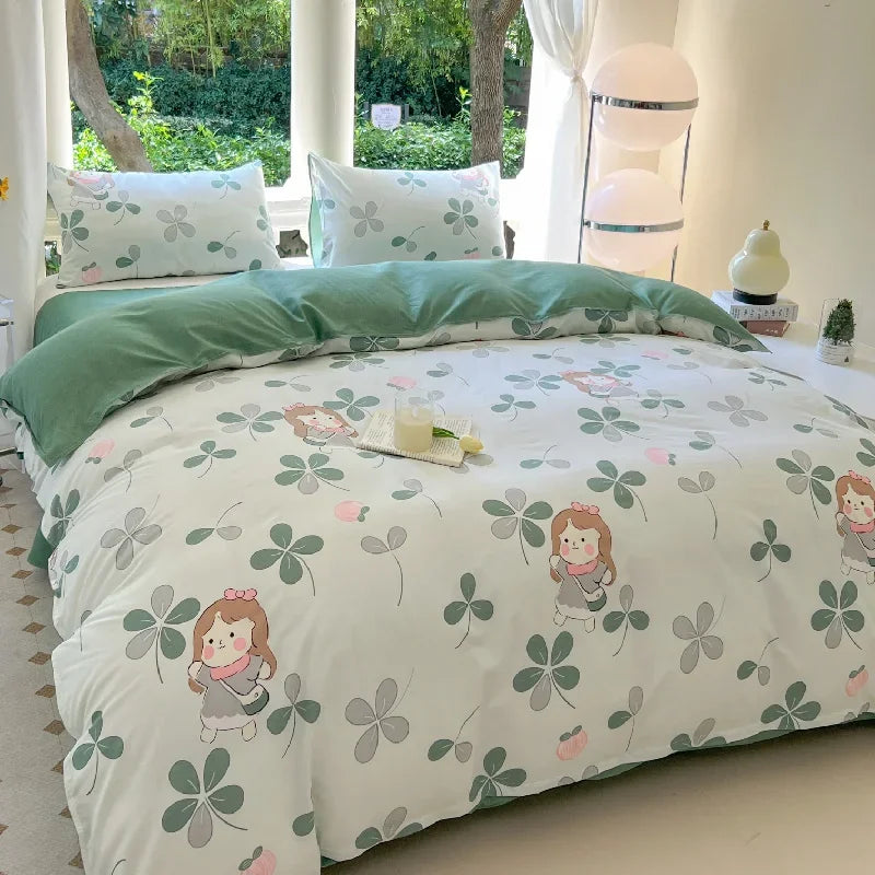 housse de couette fille motif trèfle sur un lit