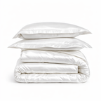 housse de couette satin blanc soigneusement pliée