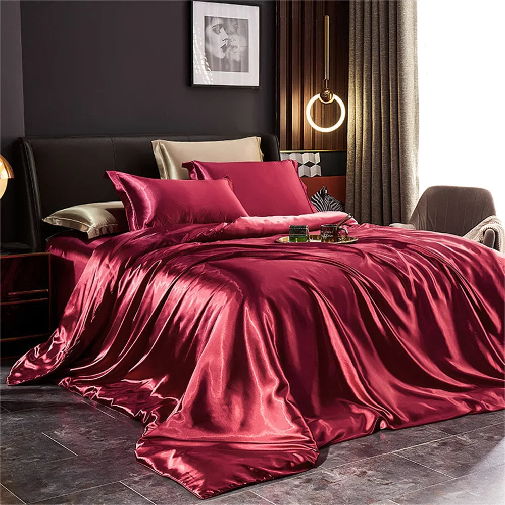 Housse de couette en satin rouge drapée sur un lit, avec taies d'oreiller rouges assorties