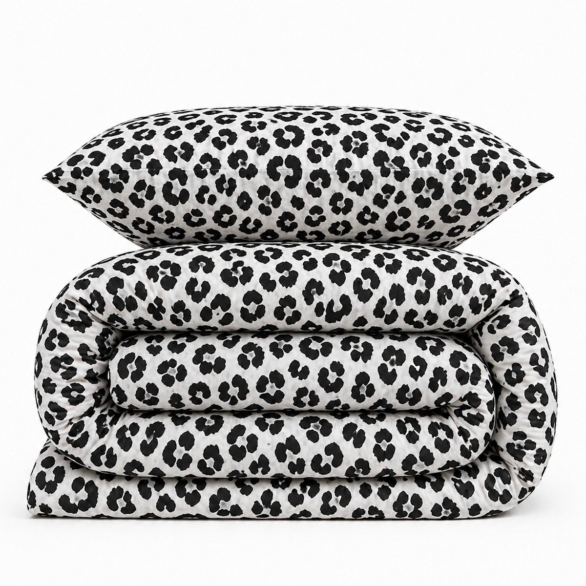 Parure de lit à motif léopard noir sur fond blanc : housse de couette pliée et taie d'oreiller